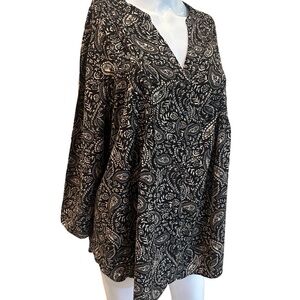 St. John's Bay Black and Cream Paisley Tunic Women’s L Front Buttons 3/4 Sleeves